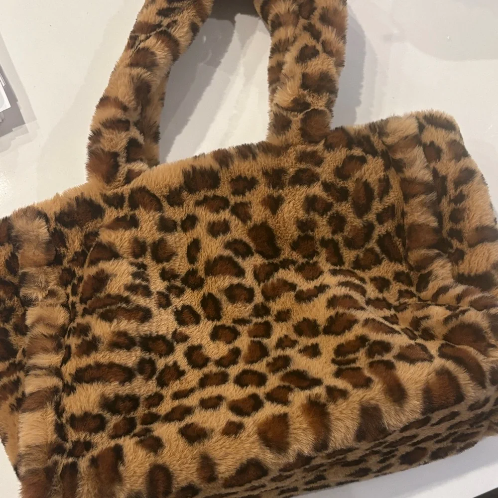 Leopard Print Faux Fur Tote Bag - Picture 1 of 7